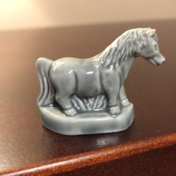 WADE ENGLAND Porcelain Horse Figurine - Picture 2 of 5